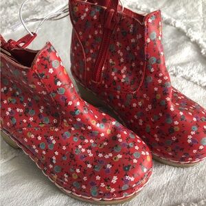 NWT Oshkosh red floral print clog boots